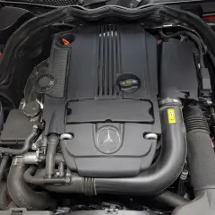 Jaki silnik do Mercedes W204? Porównanie i wybór najlepszego
