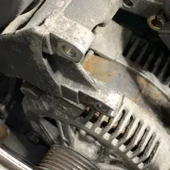 Jak wymontować alternator w Citroen Xsara Picasso bez problemów