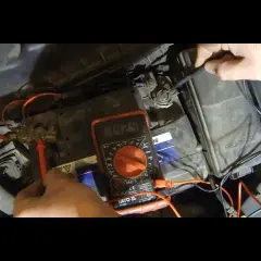 Objawy awarii alternatora w Volvo V50 - jak je rozpoznać i uniknąć kosztów