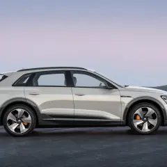 Audi E-Tron 55 – Specyfikacja, opinie i osiągi elektrycznego SUV-a