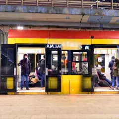 Ile zarabia kierowca tramwaju? Prawda o zarobkach i perspektywach pracy