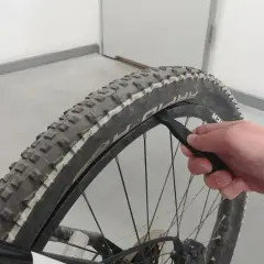 Jak wymienić opony w rowerze: 7 prostych kroków dla każdego rowerzysty