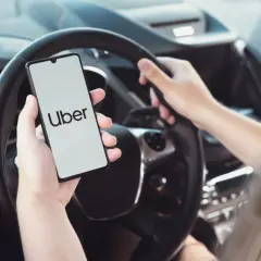 Jak zostać kierowcą Ubera w Polsce – wymagania, zarobki i korzyści