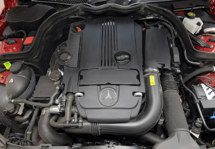 Jaki silnik do Mercedes W204? Porównanie i wybór najlepszego