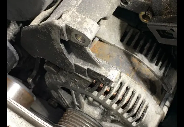 Jak wymontować alternator w Citroen Xsara Picasso bez problemów