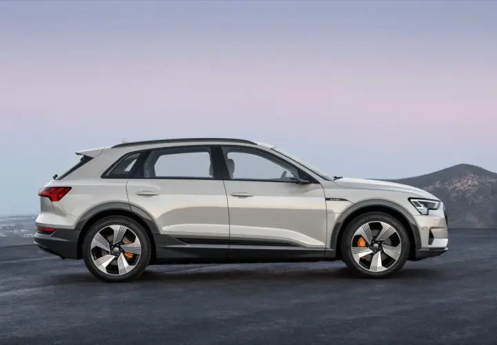 Audi E-Tron 55 – Specyfikacja, opinie i osiągi elektrycznego SUV-a