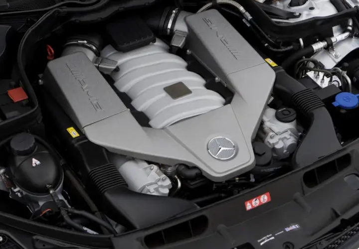 Najczęstsze usterki i opinie o silniku Mercedes 5.5 V8 – Co warto wiedzieć?