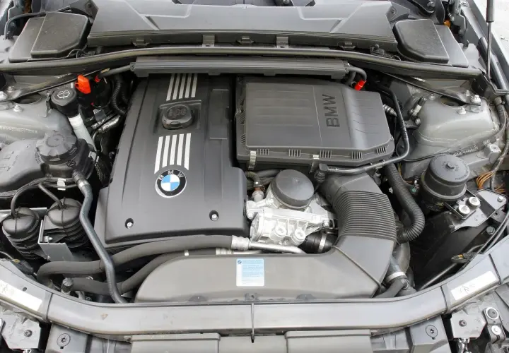 Jaki silnik BMW E90 wybrać? Zobacz te najbardziej niezawodne jednostki