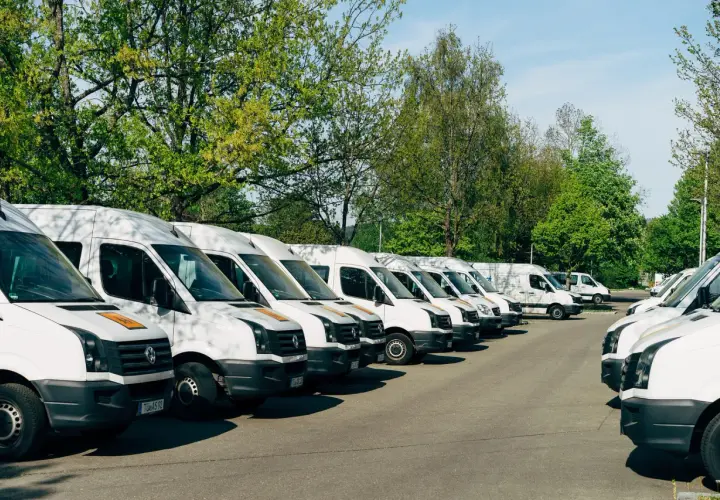 Jak zostać zawodowym kierowcą kat B – wymagania, koszty i perspektywy pracy