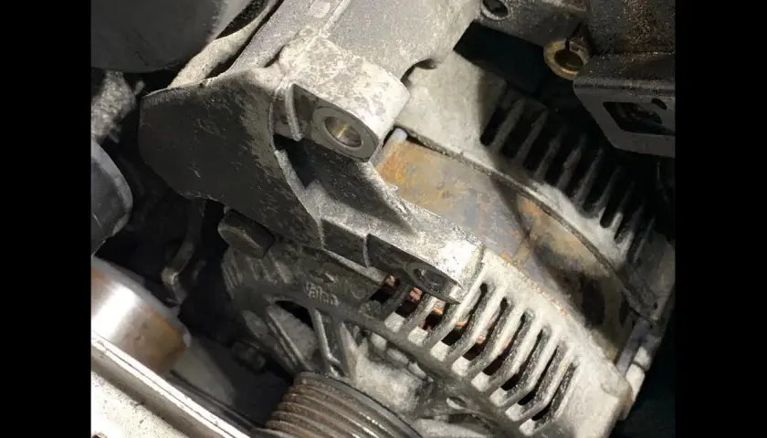 Jak wymontować alternator w Citroen Xsara Picasso bez problemów