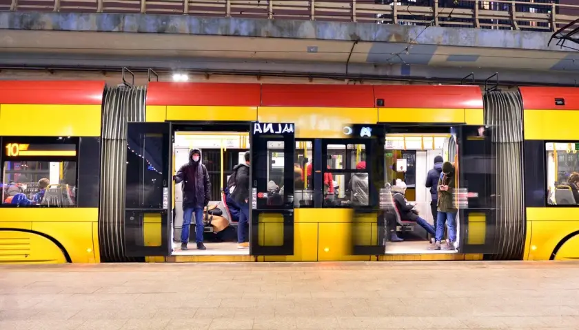 Ile zarabia kierowca tramwaju? Prawda o zarobkach i perspektywach pracy