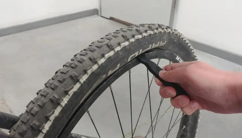 Jak wymienić opony w rowerze: 7 prostych kroków dla każdego rowerzysty