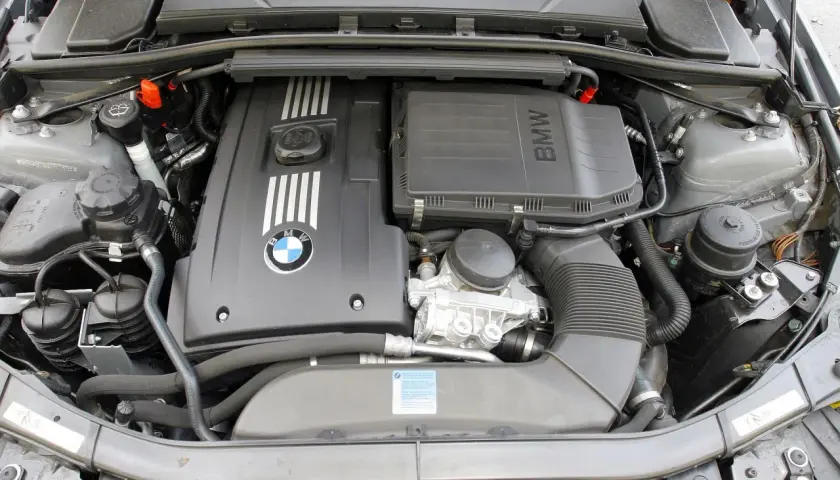 Jaki silnik BMW E90 wybrać? Zobacz te najbardziej niezawodne jednostki