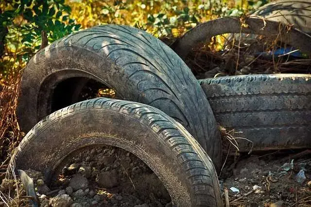 Koszty utylizacji opon: Gdzie oddać i ile zapłacić za recykling?