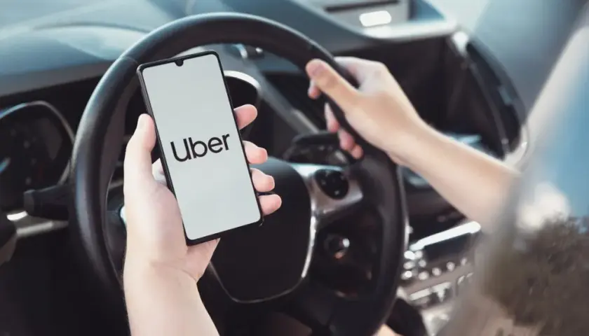 Jak zostać kierowcą Ubera w Polsce – wymagania, zarobki i korzyści