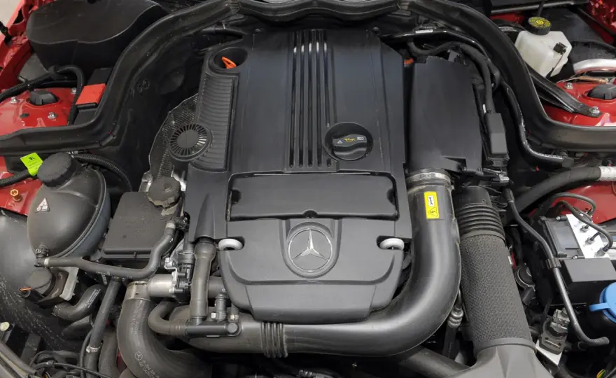 Jaki silnik do Mercedes W204? Porównanie i wybór najlepszego