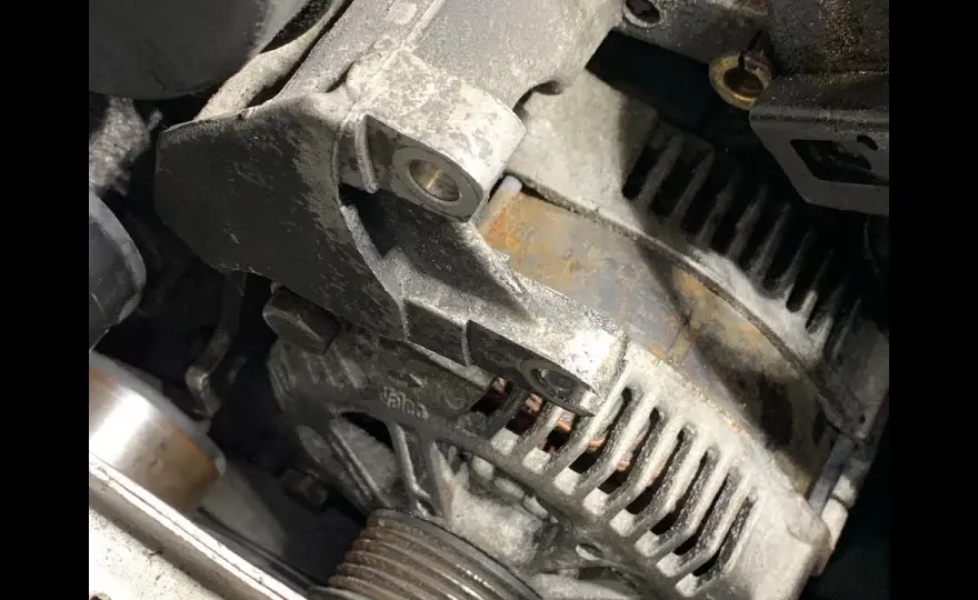 Jak wymontować alternator w Citroen Xsara Picasso bez problemów