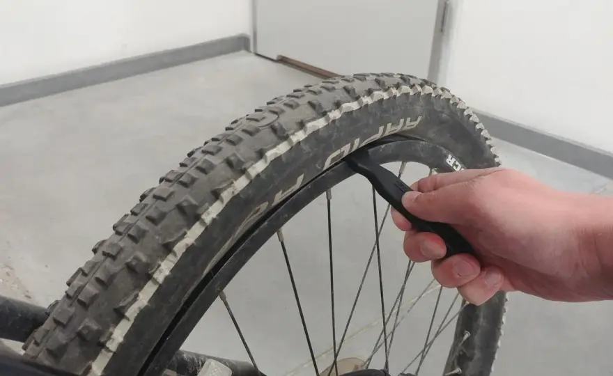 Jak wymienić opony w rowerze: 7 prostych kroków dla każdego rowerzysty
