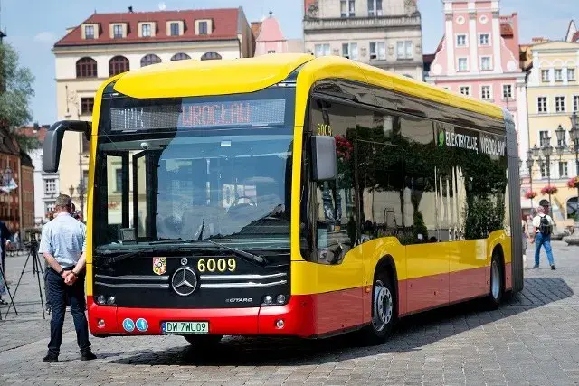 Ile zarabia kierowca MPK we Wrocławiu? Zaskakujące wyniki pensji!