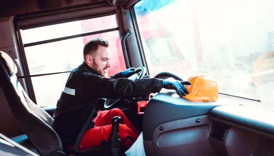 Ile zarabia kierowca tira za kilometr? Sprawdź stawki i czynniki wpływające na wynagrodzenie