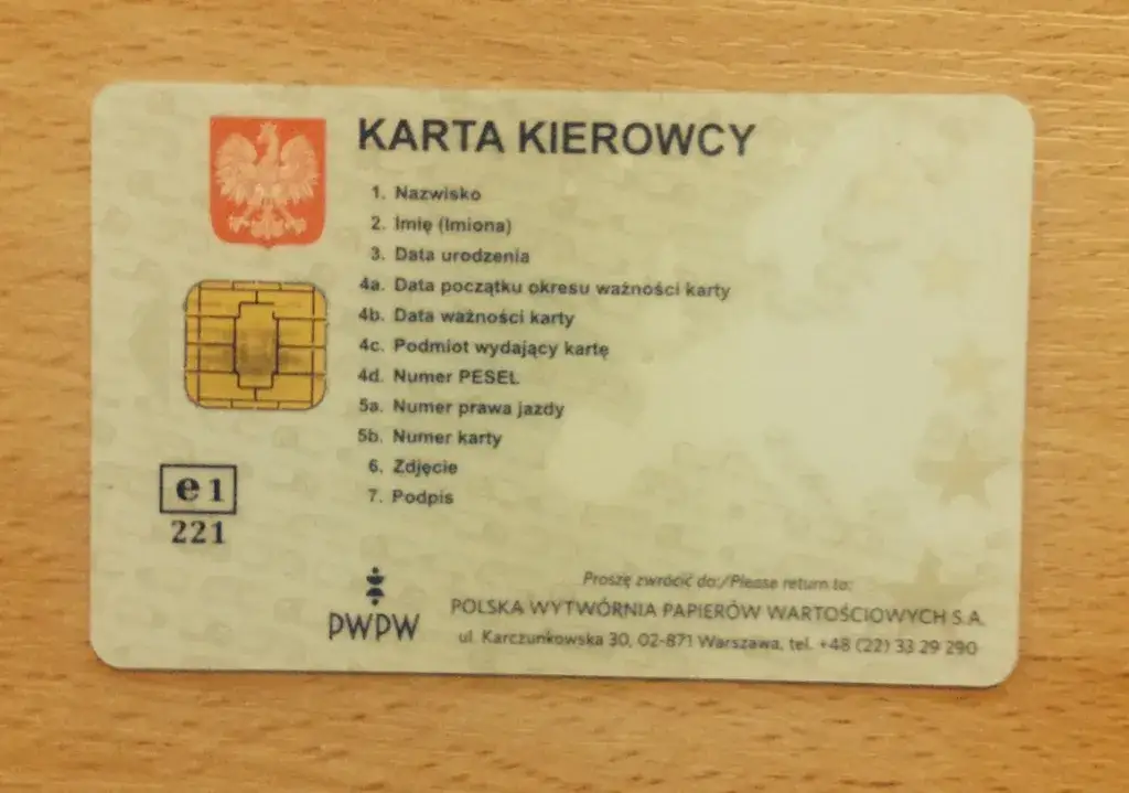 Zdjęcie Gdzie i jak odczytać kartę kierowcy – wszystko, co musisz wiedzieć