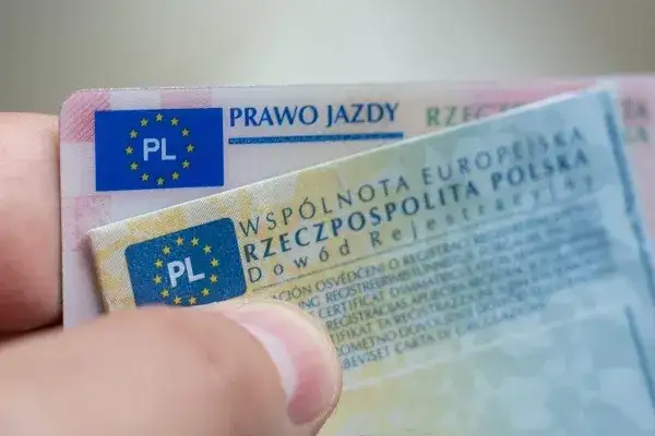 Zdjęcie Gdzie w dowodzie rejestracyjnym jest numer silnika? Oto ważne informacje